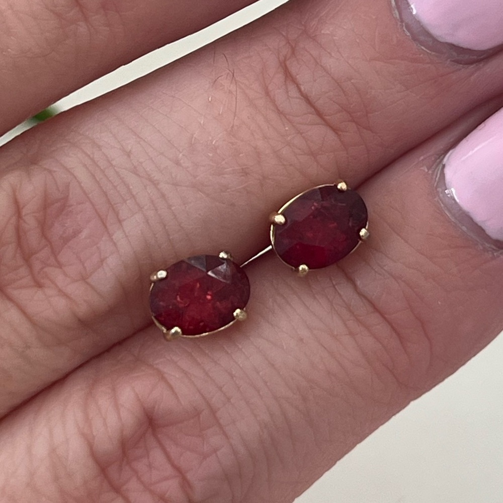 New Stella & Dot Ruby Red Stud Earrings - Picture 3 of 12